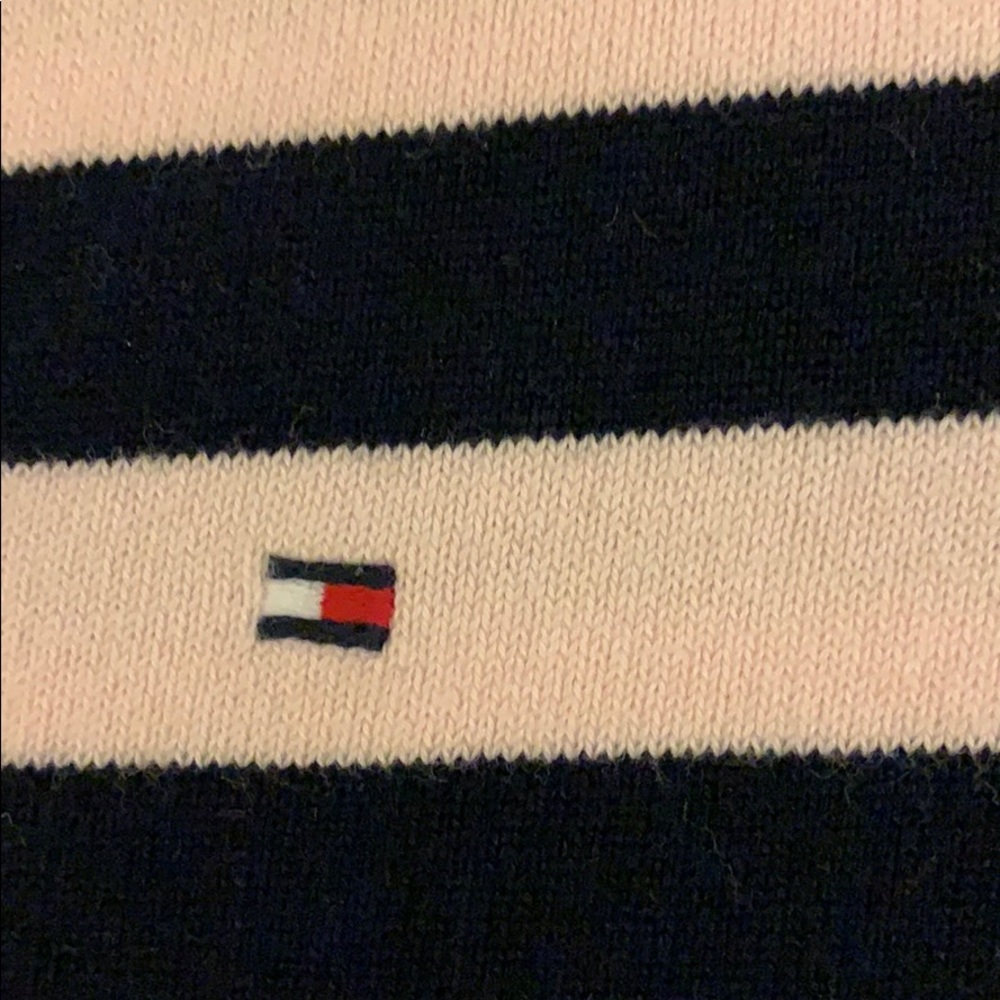 🌸Tommy Hilfiger Pima cotton v neck sweater Small - Picture 2 of 6